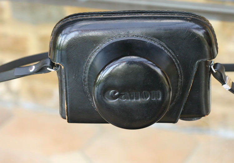 Canon Canonet in case